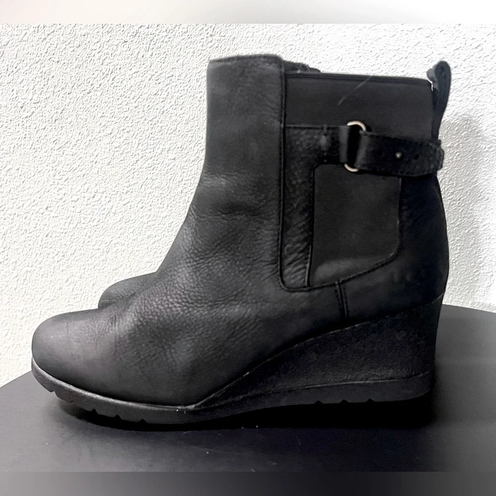 LIKE NEW UGG AUS Women's Indra Wedge Booties Winter Suede Leather Boots - Picture 2 of 11